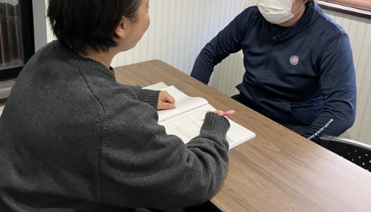 相談をしている様子